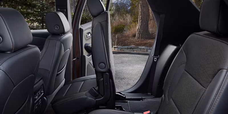 2025 Chevrolet TRAVERSE RS (AWD) - Image 30