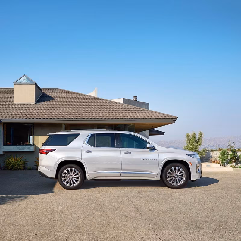 2025 Chevrolet TRAVERSE LS (FWD) - Image 2