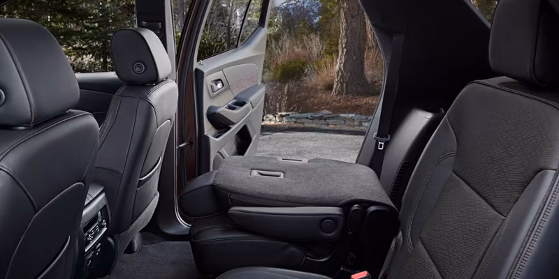2025 Chevrolet TRAVERSE LS (AWD) - Image 31