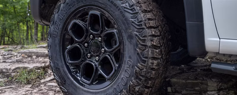 2025 Chevrolet SILVERADO WT Regular Cab, Standard Bed (4WD) - Image 11