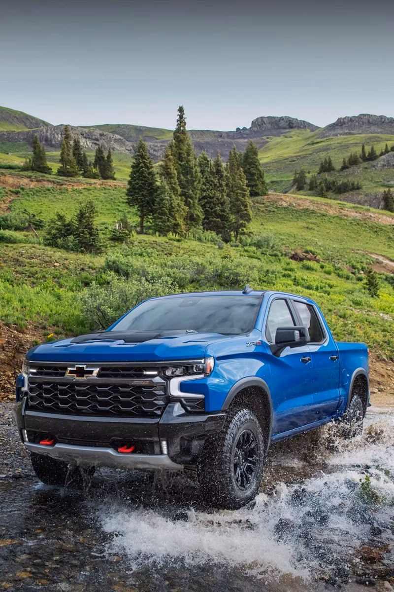 2025 Chevrolet SILVERADO LT Crew Cab, Short Bed (4WD) - Image 2
