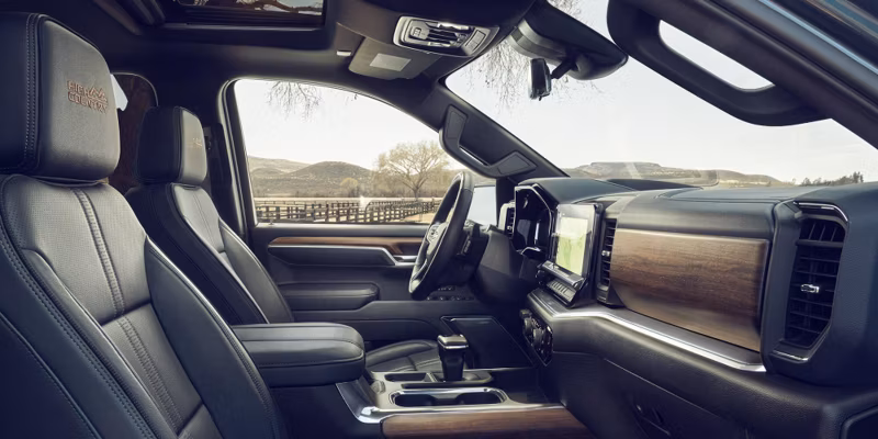 2025 Chevrolet SILVERADO LTZ Crew Cab, Short Bed (2WD) - Image 26