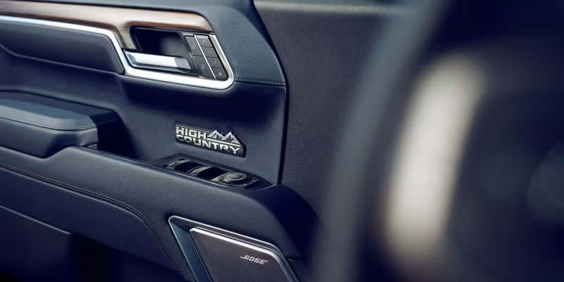 2025 Chevrolet SILVERADO Custom Crew Cab, Short Bed (2WD) - Image 34