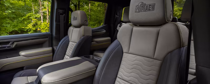 2025 Chevrolet SILVERADO WT Crew Cab, Short Bed (2WD) - Image 5