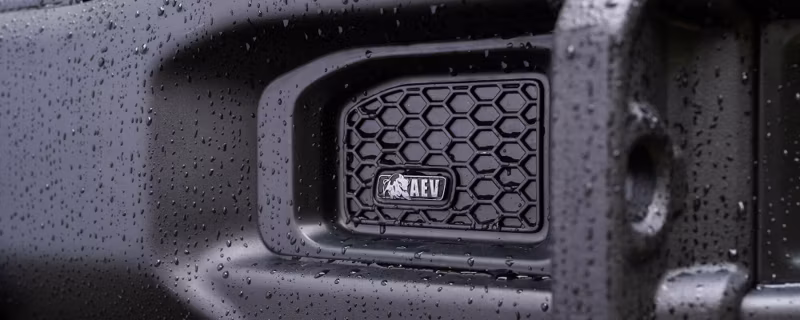 2025 Chevrolet SILVERADO WT Crew Cab, Short Bed (2WD) - Image 9