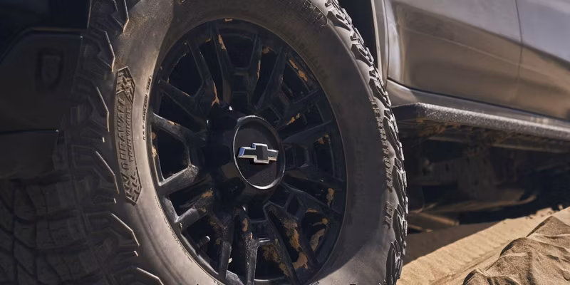 2025 Chevrolet Silverado 2500 HD Custom Double Cab, Long Bed (4WD) - Image 18
